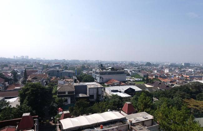 Spacious And Homey 3Br Apartment At Majesty - Photo 30