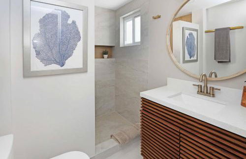 Totally Renovated Near Beach - Photo 12