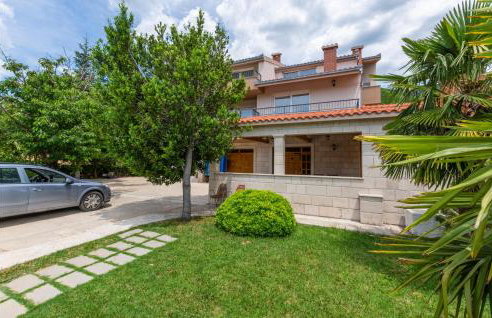 Three-Bedroom Apartment In Ostrvica - Photo 13