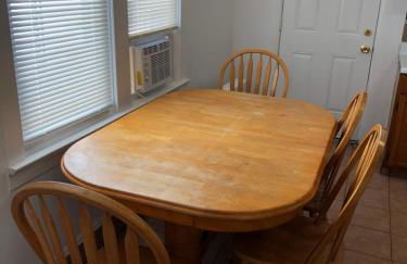 Private 2 bedroom and 1 bathroom house in a quiet area and convenient to NYC bus and train, MetLife Stadium FIFA World Cup 35 minutes away - Foto 10