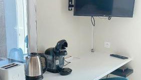 Quiet Studio with Private Parking - Photo 5