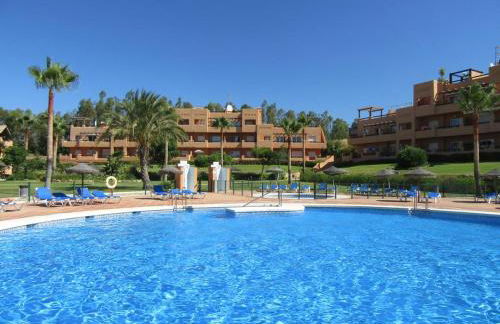 CASARES appart 2 ch dans parc tropical avec vue sur mer, montagne et piscine - Photo 15