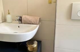 Premium-Apartment im Duisburger Süden, nähe Düsseldorf Flughafen & Messe, Komplett ausgestattetes Apartment mit modernen Altbau-Flair - Foto 18