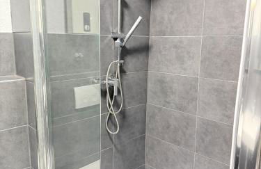 Zentral gelegene Zimmer mit Gemeinschaftsküche und -bad - Foto 12