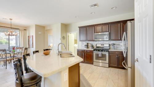 Resort Pools and More Perks! 55 and Goodyear Escape - Foto 3