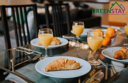 "The Penthouse Newquay" by Greenstay Serviced Accommodation - Spacious 3 Bed 3 Bath Apt with Sea Views, Sun Terrace & Private Parking - Perfect For Families, Small Groups & Business Travellers - 5 Mins To Beaches, Shops & Restaurants - Dog Friendly - Foto 22