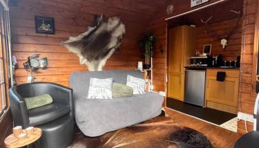 Romantic Swiss Cabin Hideaway & Hot Tub Spa Pool - Foto 2