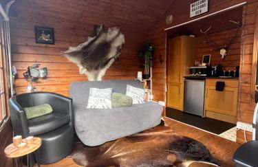 Romantic Swiss Cabin Hideaway & Hot Tub Spa Pool - Foto 2