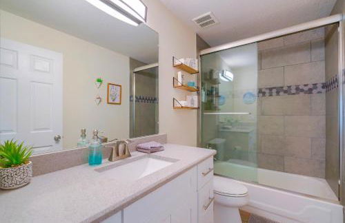 New Resort Style Oasis ~ LED Pool & Game Room - Foto 17