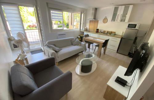 TOUL Appartement Entier avec PARKING Privé au Calme Cosy à Étage avec Balcon - Foto 3