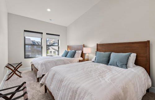 New East Deer Valley, 1 min, 994 New luxury 5br Twin House, Hot Tub, Lake view, Park City 10 min - Photo 22