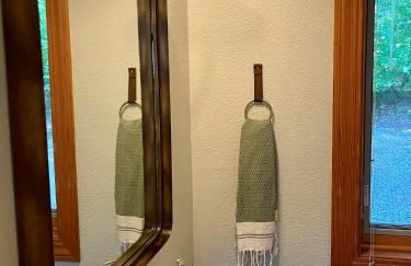 Lux, designer 8-acre retreat with private creek - Foto 64