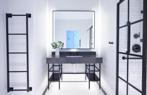 The Docent's Collection - Photo 15