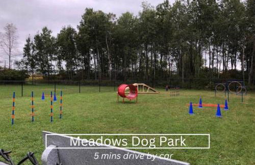 Walk to Downtown - 7min to beach - King bed & Free parking - Foto 47