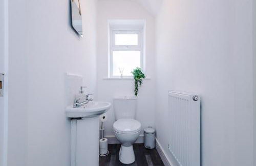 4 BDR House By Eason Stays Short Lets St Helens - Foto 6