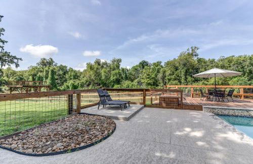 The San Bernard River waterfront provides private access to a spa, boat ramp, and jet skiing - Photo 64