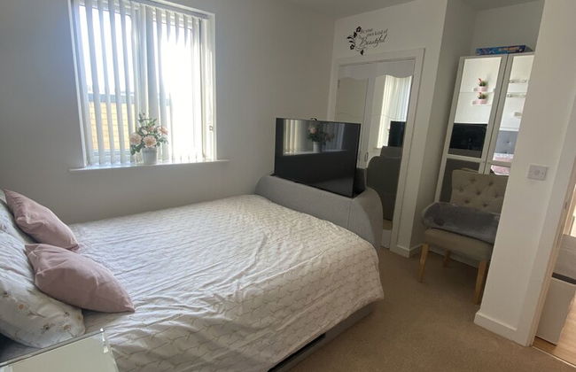 Captivating 1-bed Apartment in Barking - Photo 13