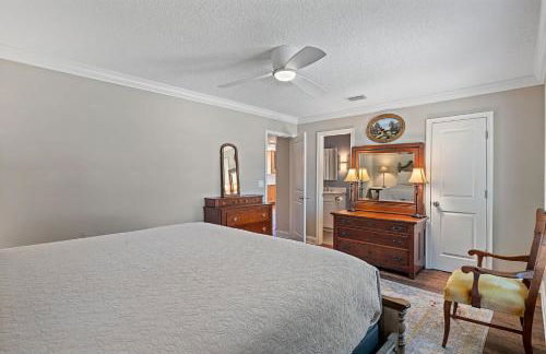 Tropic Bliss l Backyard Oasis l Mins to DNTN - Foto 27