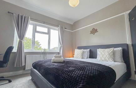 Promo Rate - New Malden 3BDR House with Garden & FREE Parking near Raynes Park, Kingston upon Thames & Wimbledon by NourNest Apartments - Foto 7