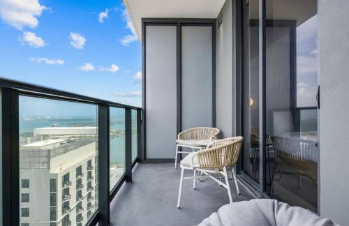 Stunning Lux 2 Bed 2 Bath with Panoramic View from Balcony - Foto 43