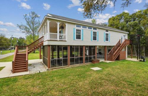 Old Town Bay St. Louis Outdoor Bar Area Game Room - Foto 16