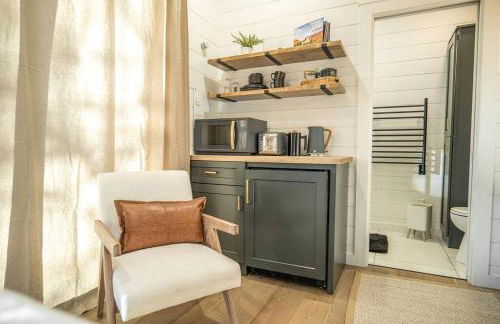 Glamping cottage with glass front and hot tub! - Foto 10