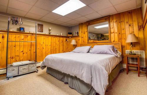 Family-Focused & Pet-Friendly Log Cabin with 4BR 2BA Sleeps 10 - Photo 30