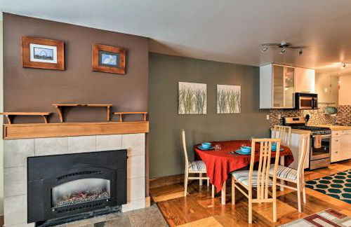 Walk to Town and Coast Anchorage Condo with Fireplace - Foto 5