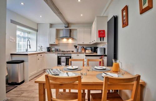 3 Bed Countryside Cottage in Harrogate with free parking and strong wifi - Photo 12