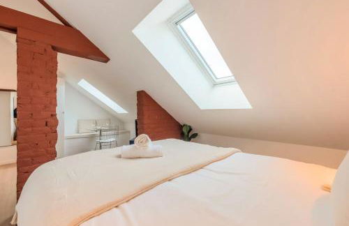 Studio sous les combles côté rue, parking gratuit - Foto 9