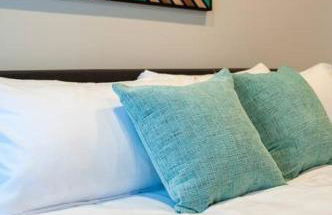 Walkable Downtown Loft with King Bed & Self Check in - Foto 9