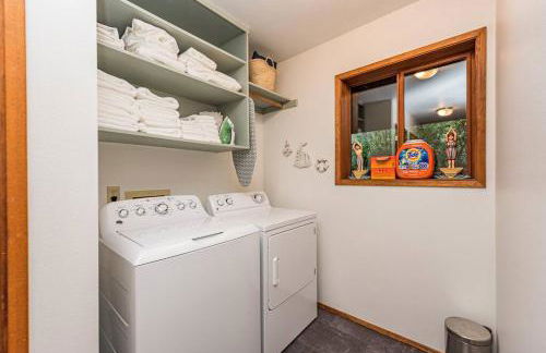 Waterfront Retreat with Fireplace, Hot Tub & Sauna - Foto 25