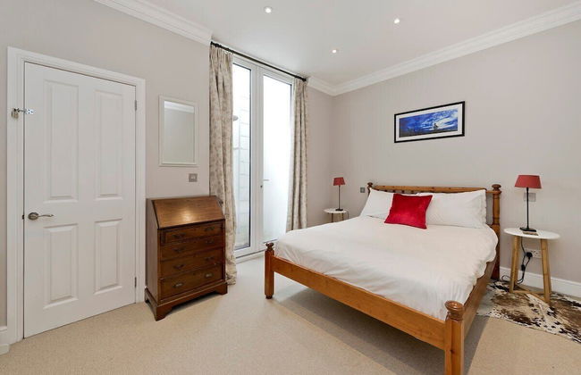 Fulham 4-bed House & Garden Near Tube - Photo 4
