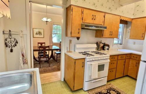 Historic McDowell House Antique Charm by Hospital - Foto 11