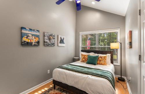 4bd Waterfront House in Lake Lanier with HotTub, FirePit, Wifi, Ping Pong and 2 Kaya - Foto 4