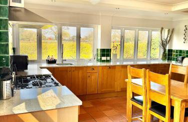Stunning 7 Bedroom Escape Near New Forest and Beach - Large Garden - Serene Setting - Sleeps 14 - Foto 63