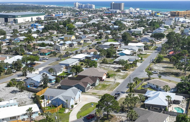 Pet Friendly Beach House with Arcade Games - Photo 56