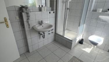 Cozy Work and Stay Pretty Home - Foto 4, Shower