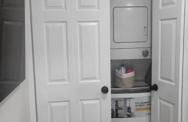 Modern Farmhouse Decor With Washer & Dryer - Foto 16