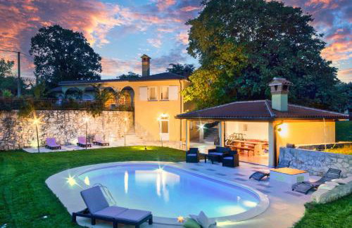 Romantic Villa Green Sky with Pool and Garden - Foto 1