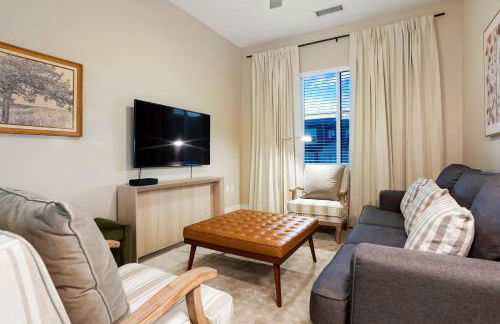 Unbeatable Location Golden Condo - Walk Everywhere - Photo 5