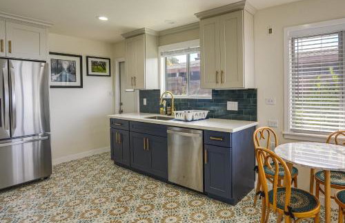 Stunning Bay-View Home in Kensington! - Photo 8