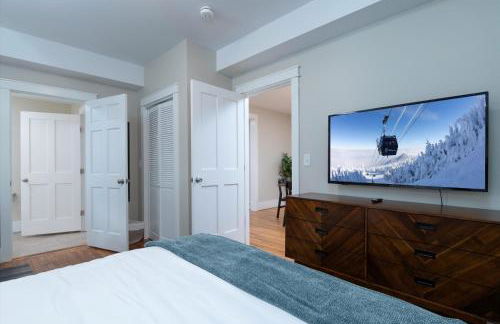 Updated Family-sized Home in Heart of Rutland, Near Slopes, EV Level 2, Hot Tub - Photo 31