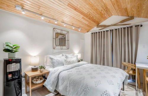 Historic Heights Rustic Urban Tiny Cabin - Foto 9