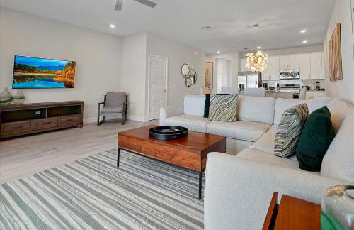 Cozy 3 Bedroom Townhouse Near Disney w/ Patio - Foto 10