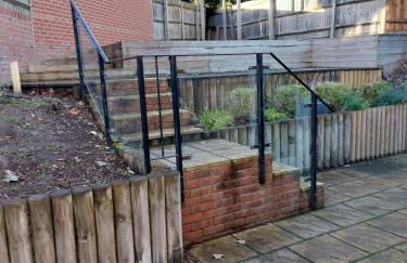 Spacious 4 Bed house with parking and garden at Reading - Photo 22