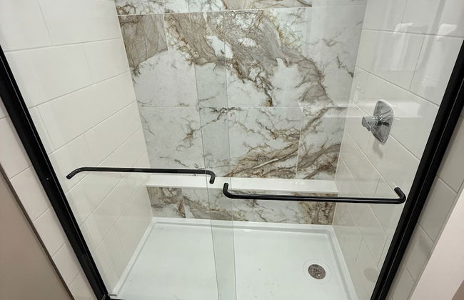 Lighthouse Inn & Suites - Photo 63