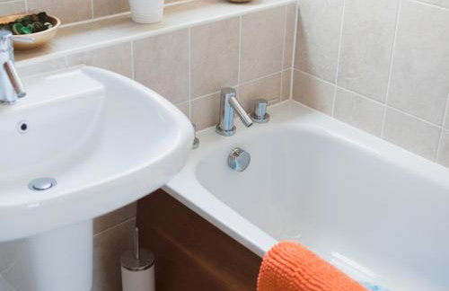 Lovely 2-Bed Flat Glasgow Harbour FREE parking - Pass the Keys - Foto 25