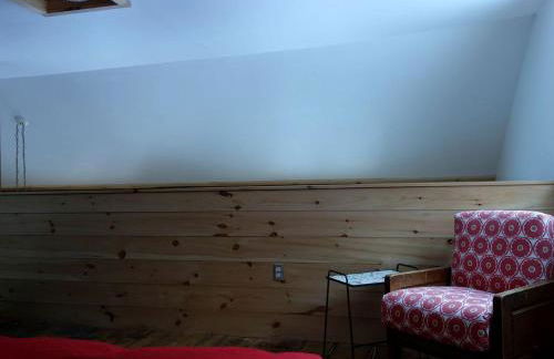 Charming Cabin Getaway with a Wood-Burning Stove in Chesterfield, Massachusetts - Foto 15