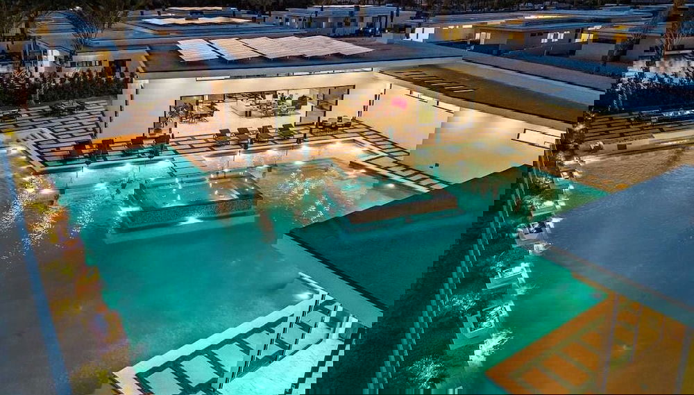 Sleeps 23 Luxury Villa w/ Pool, Hot Tub & Pickleball Court Bravo Villa 10 - Foto 1, Imagen principal